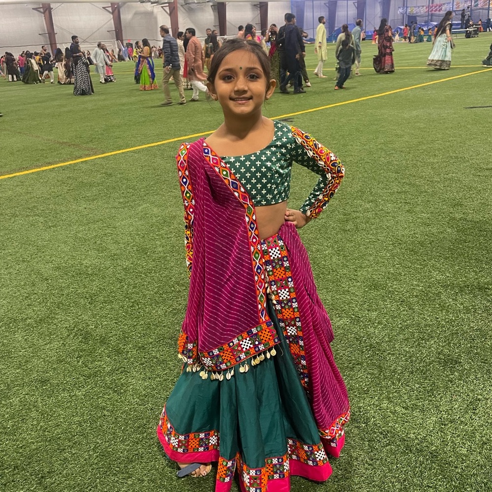 Indian outfit .Kids Chaniya choli (lengha) size 6 to 7 years girl .1 time use